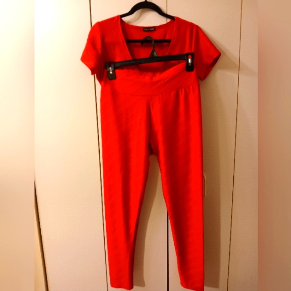 Fashion Nova Red 2 Piece With Short Sleeves and Straight Leg!
